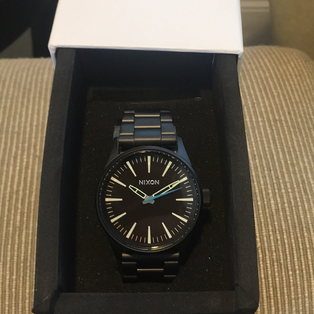Nixon Black Sentry 38 SS (NWT)
